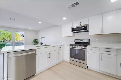 3743 Colonial Dr, Las Vegas, NV 89121