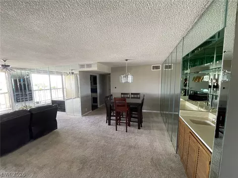 750 S Royal Crest Cir #351, Las Vegas, NV 89169