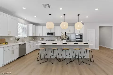 5713 Silver Cascade Ave, Las Vegas, NV 89131