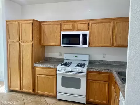 808 Pirates Cave Ct, North Las Vegas, NV 89032