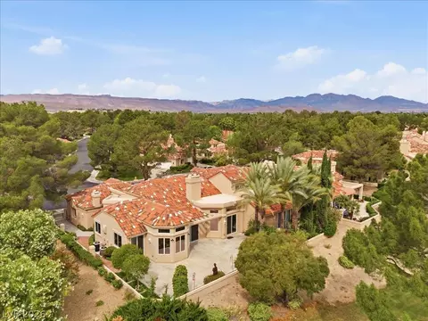 8215 Round Hills Cir, Las Vegas, NV 89113