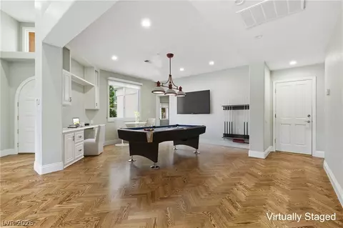8215 Round Hills Cir, Las Vegas, NV 89113