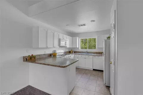 353 Amber Pine St #203, Las Vegas, NV 89144