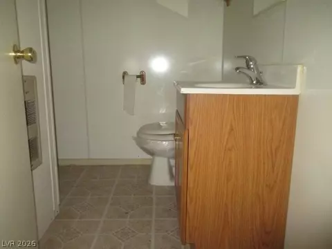 Bath - 121 E 185th St, Ely, NV 89301 photo 3 of 3