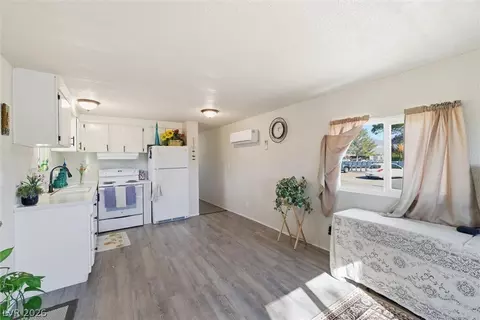 210 W Bonnie Claire Ct, Pahrump, NV 89048