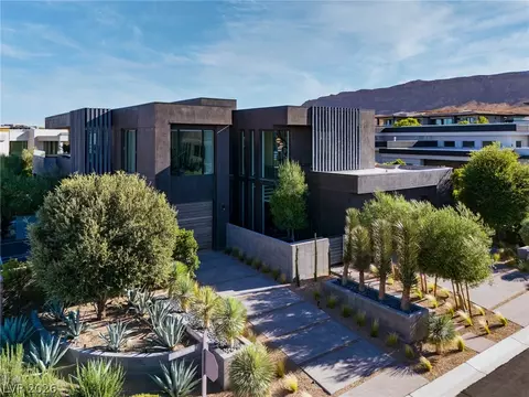 11 Night Song Way, Las Vegas, NV 89135
