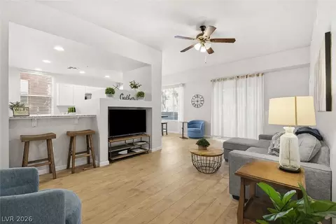 43 E Agate Ave #209, Las Vegas, NV 89123