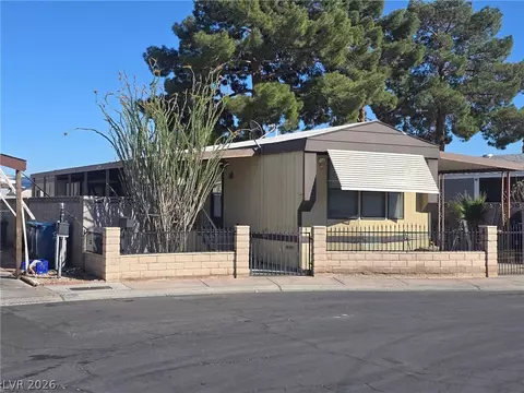 3304 Death Valley Dr, Las Vegas, NV 89122