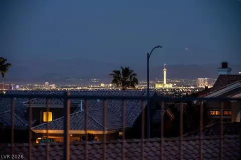 2742 Faiss Dr, Las Vegas, NV 89134