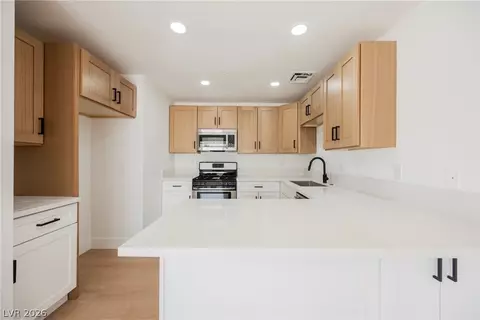 6783 Ledgewood Dr, Las Vegas, NV 89103