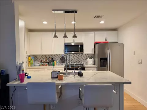 8452 Boseck Dr #186, Las Vegas, NV 89145