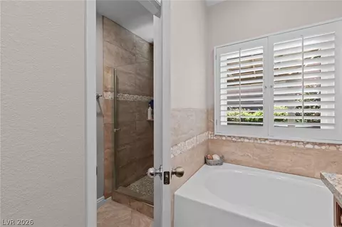 Bath - 2749 Turtlebay Ave, Henderson, NV 89074 photo 3 of 4