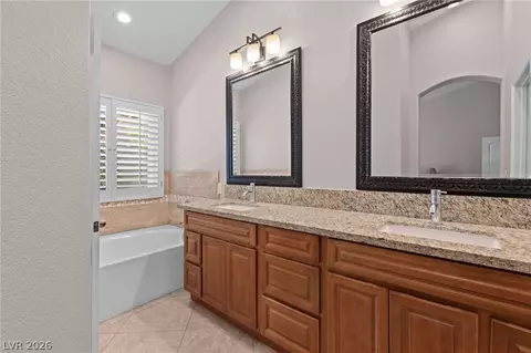 Bath - 2749 Turtlebay Ave, Henderson, NV 89074 photo 2 of 4