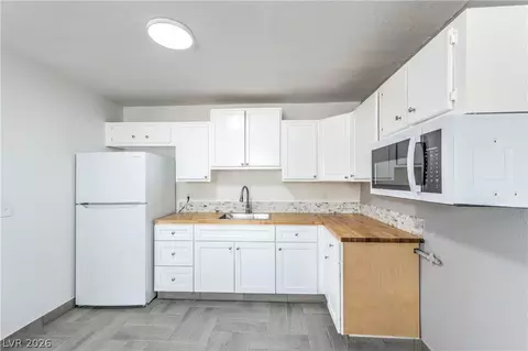 809 E Cartier Ave #E, North Las Vegas, NV 89030