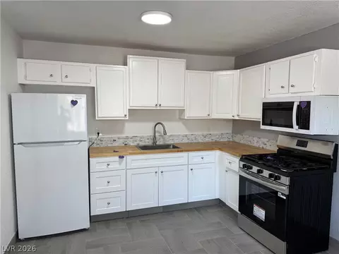 809 E Cartier Ave #E, North Las Vegas, NV 89030