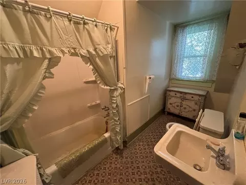 Bath - 591 Campton St, Ely, NV 89301 photo 4 of 4