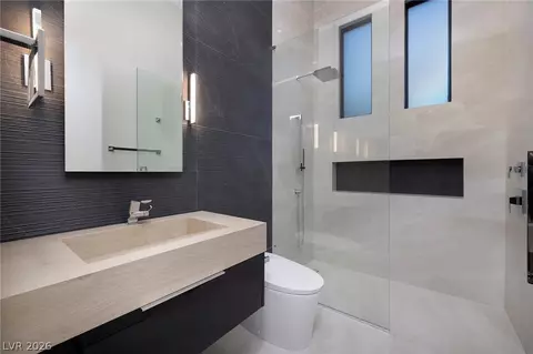 Bath - 19 Boulderback Dr, Henderson, NV 89012 photo 8 of 9