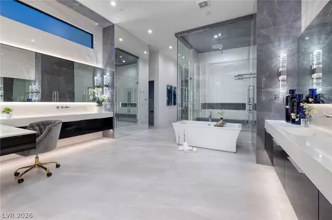 Bath - 19 Boulderback Dr, Henderson, NV 89012 photo 1 of 9