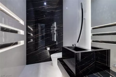 Bath - 19 Boulderback Dr, Henderson, NV 89012 photo 6 of 9