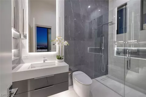 Bath - 19 Boulderback Dr, Henderson, NV 89012 photo 3 of 9