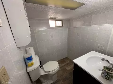 Bath - 844 Murry St, Ely, NV 89301 photo 4 of 6