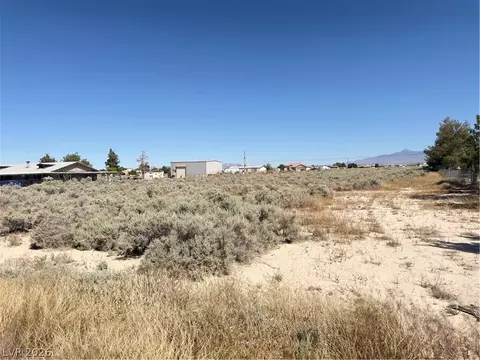 2710 E Deerskin St, Pahrump, NV 89048