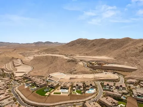 18 Mountain View Dr, Las Vegas, NV 89141