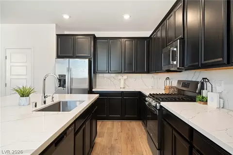 6844 Bayou Hollow Ave, Las Vegas, NV 89156