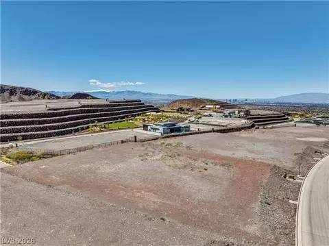 39 Boulderback Dr, Henderson, NV 89012 photo 2
