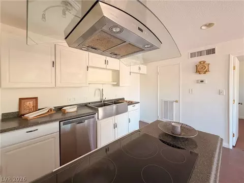 3712 Royal Crest St #14, Las Vegas, NV 89119