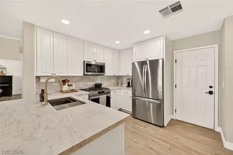 2437 Cliffwood Dr, Henderson, NV 89074