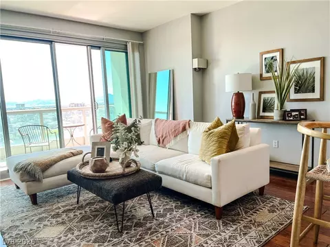 322 Karen Ave #805, Las Vegas, NV 89109