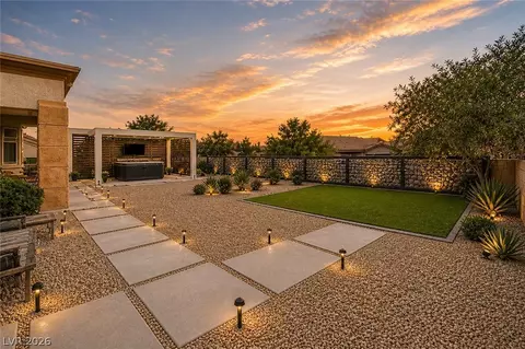 2820 Faiss Dr, Las Vegas, NV 89134