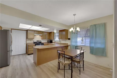 5999 Natures Dr, Las Vegas, NV 89122