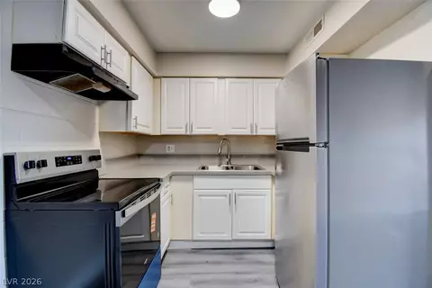 625 S Royal Crest Cir #13, Las Vegas, NV 89169