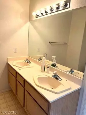 Bath - 2194 Camel Mesa Dr, Laughlin, NV 89029 photo 3 of 7