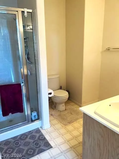 Bath - 2194 Camel Mesa Dr, Laughlin, NV 89029 photo 2 of 7