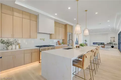 2290 Casa Bella Ct, Las Vegas, NV 89117