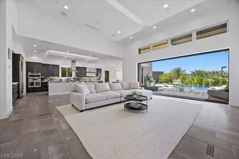 2228 Summit Mesa Ln, Henderson, NV 89052