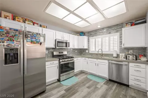 8900 Stoney Point Dr, Las Vegas, NV 89134