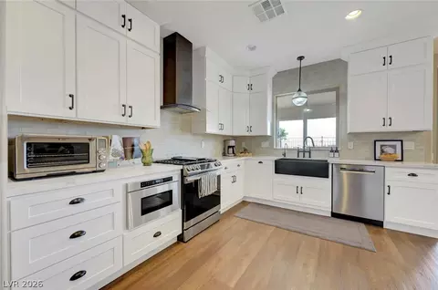 2700 Rue Montpellier Ave, Henderson, NV 89044