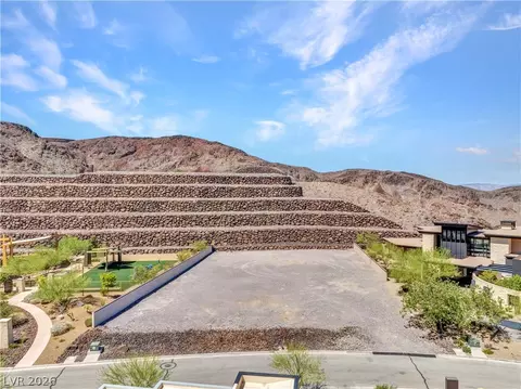 17 Sanctuary Peak Ct, Henderson, NV 89012