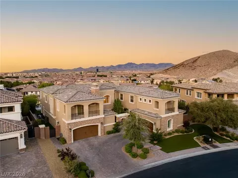 8 Olympia Chase Dr, Las Vegas, NV 89141