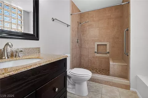 Bath - 2241 Highpointe Dr #101, Laughlin, NV 89029 photo 2 of 3