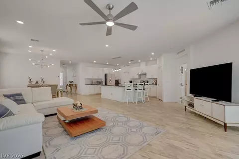 7135 Sunland Hills Ave, Las Vegas, NV 89113