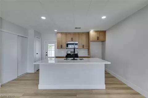 253 Sir Phillip St, Las Vegas, NV 89110