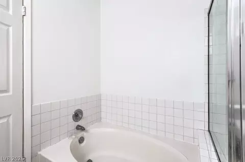 Bath - 2201 Ramsgate Dr #1017, Henderson, NV 89074 photo 2 of 3