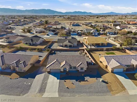 4800 Honey Locust Dr, Pahrump, NV 89061