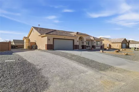 4800 Honey Locust Dr, Pahrump, NV 89061