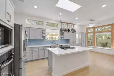 2110 Spring Water Dr, Las Vegas, NV 89134